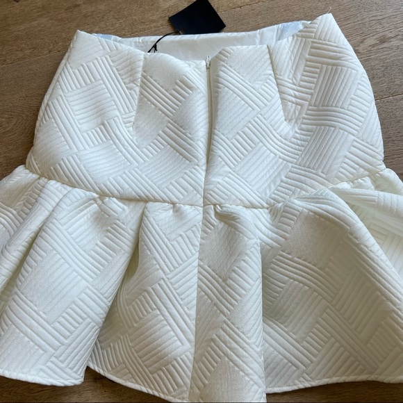 NWT Quilted white peplum skirt - Picture 6 of 7